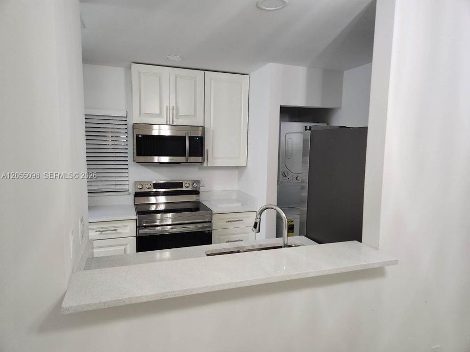 For Sale: $359,000 (2 beds, 2 baths, 856 Square Feet)
