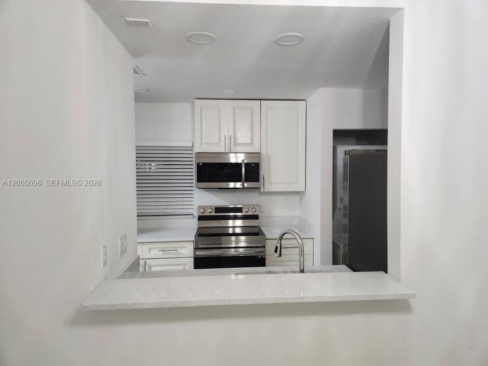 For Sale: $359,000 (2 beds, 2 baths, 856 Square Feet)