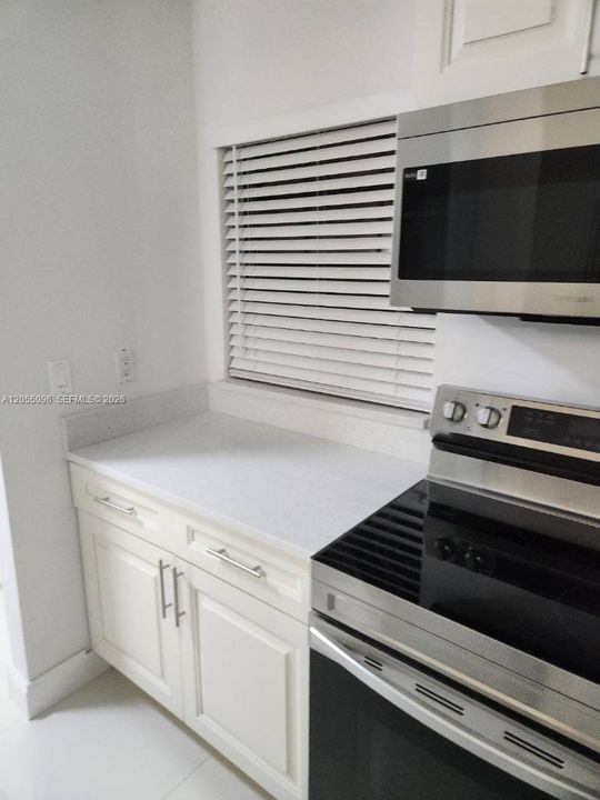 For Sale: $359,000 (2 beds, 2 baths, 856 Square Feet)