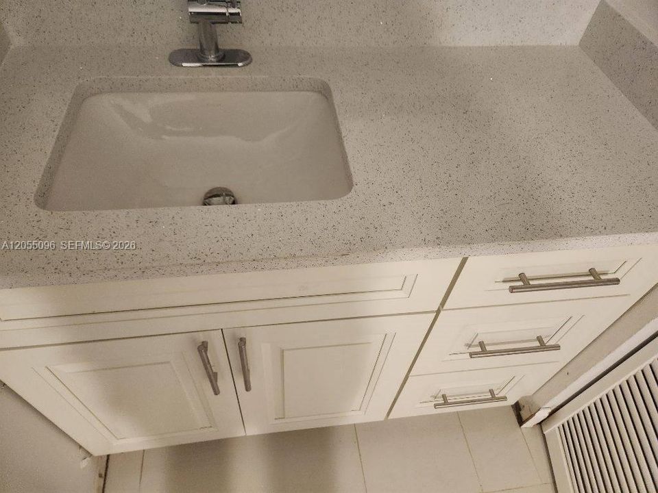 For Sale: $359,000 (2 beds, 2 baths, 856 Square Feet)