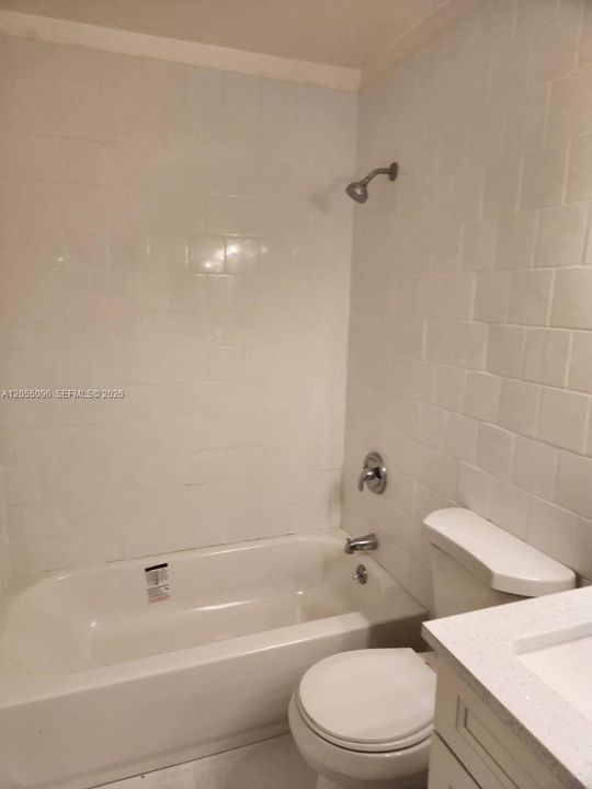 For Sale: $359,000 (2 beds, 2 baths, 856 Square Feet)