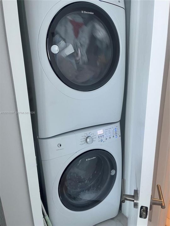 En Renta: $4,150 (1 camas, 2 baños, 912 Pies cuadrados)