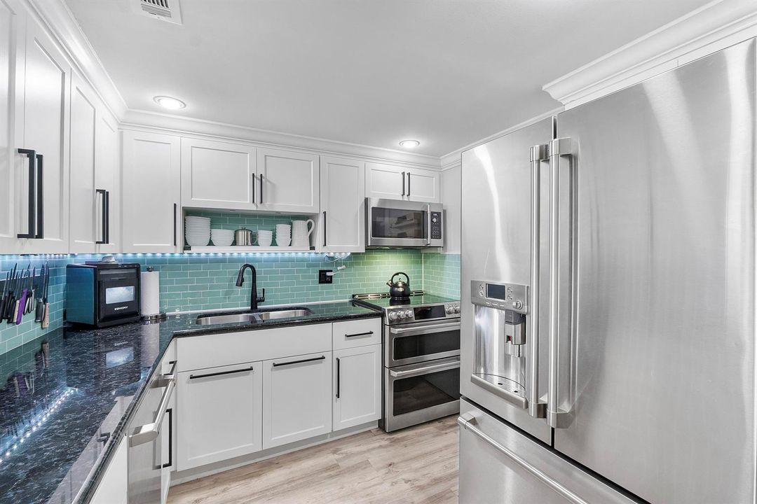 305 N Pompano Beach Blvd u804_032