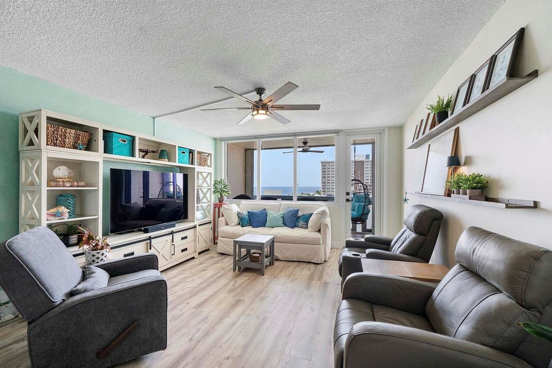 305 N Pompano Beach Blvd u804_024