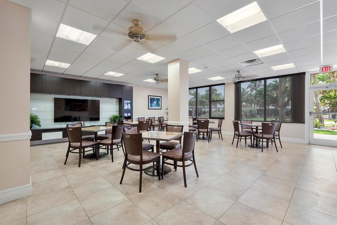 305 N Pompano Beach Blvd u804_058