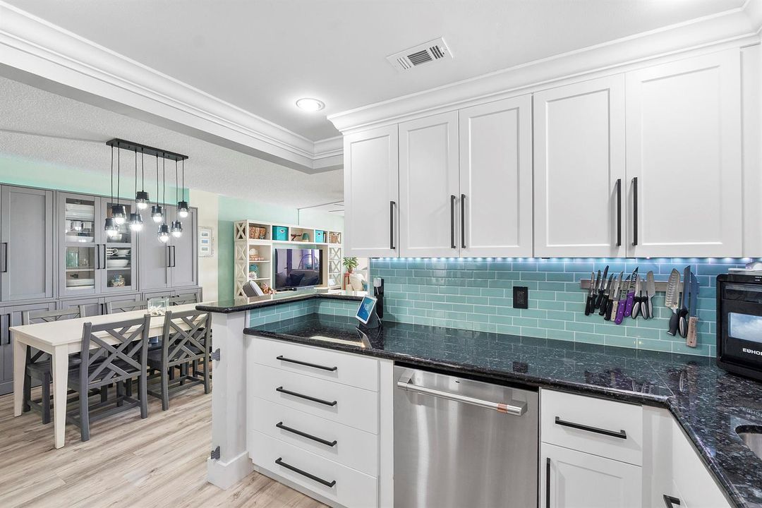 305 N Pompano Beach Blvd u804_033