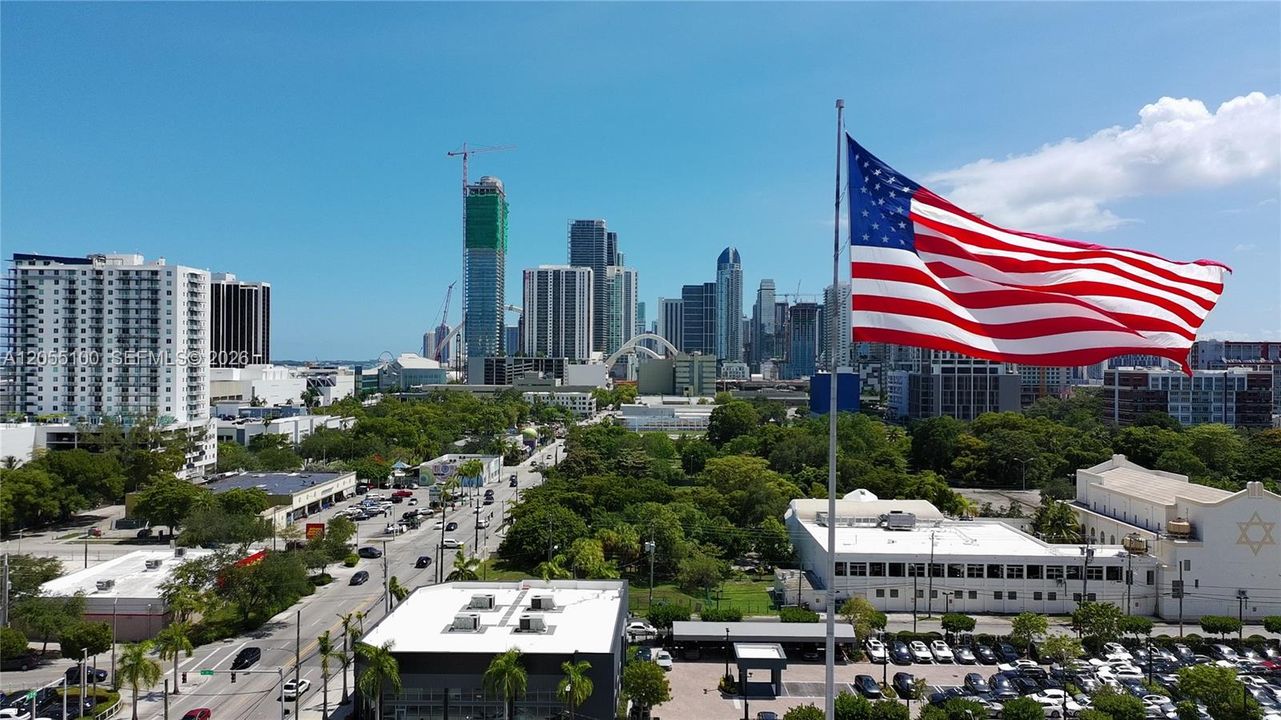 For Sale: $374,000 (1 beds, 1 baths, 721 Square Feet)