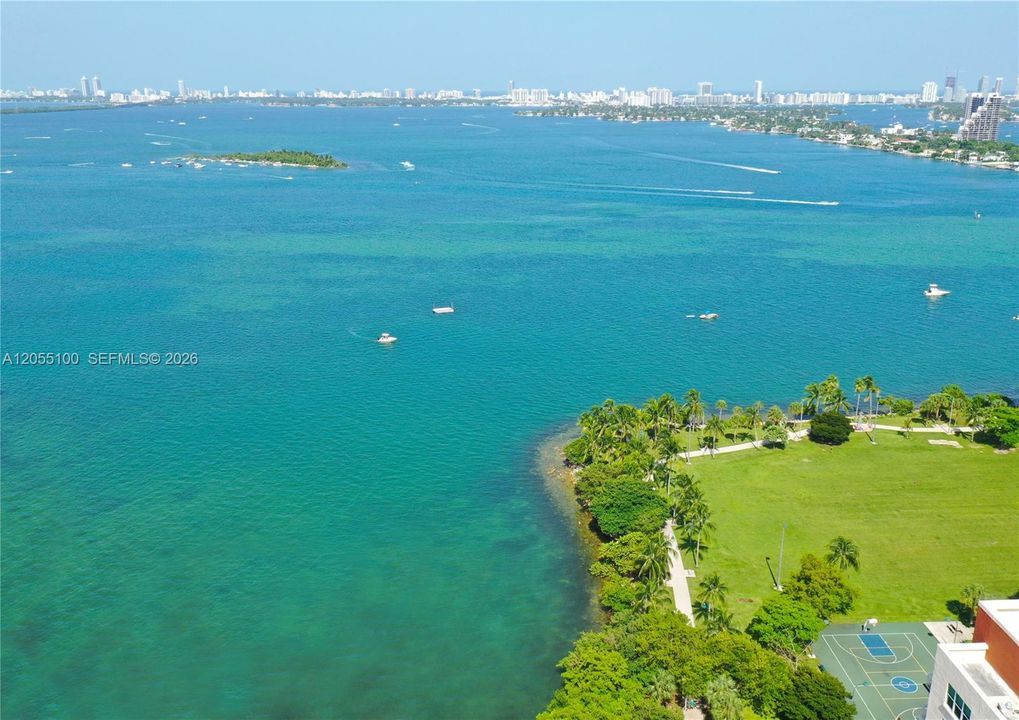 For Sale: $374,000 (1 beds, 1 baths, 721 Square Feet)