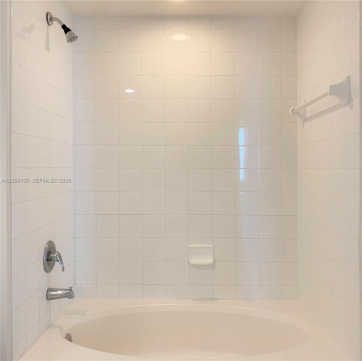 For Sale: $374,000 (1 beds, 1 baths, 721 Square Feet)