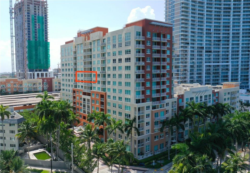 For Sale: $374,000 (1 beds, 1 baths, 721 Square Feet)