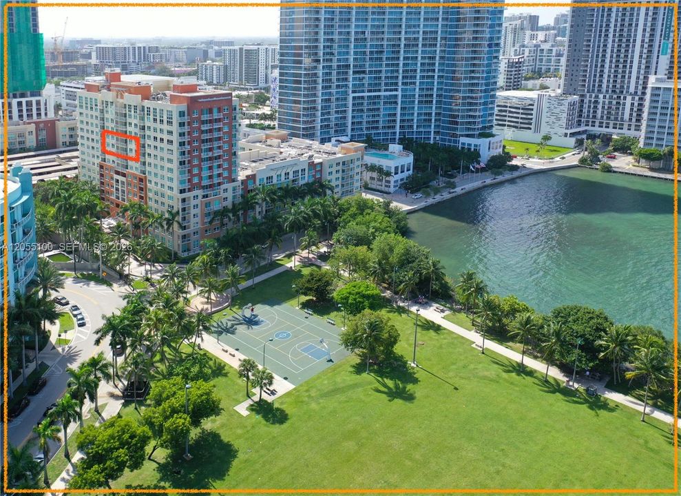 For Sale: $374,000 (1 beds, 1 baths, 721 Square Feet)