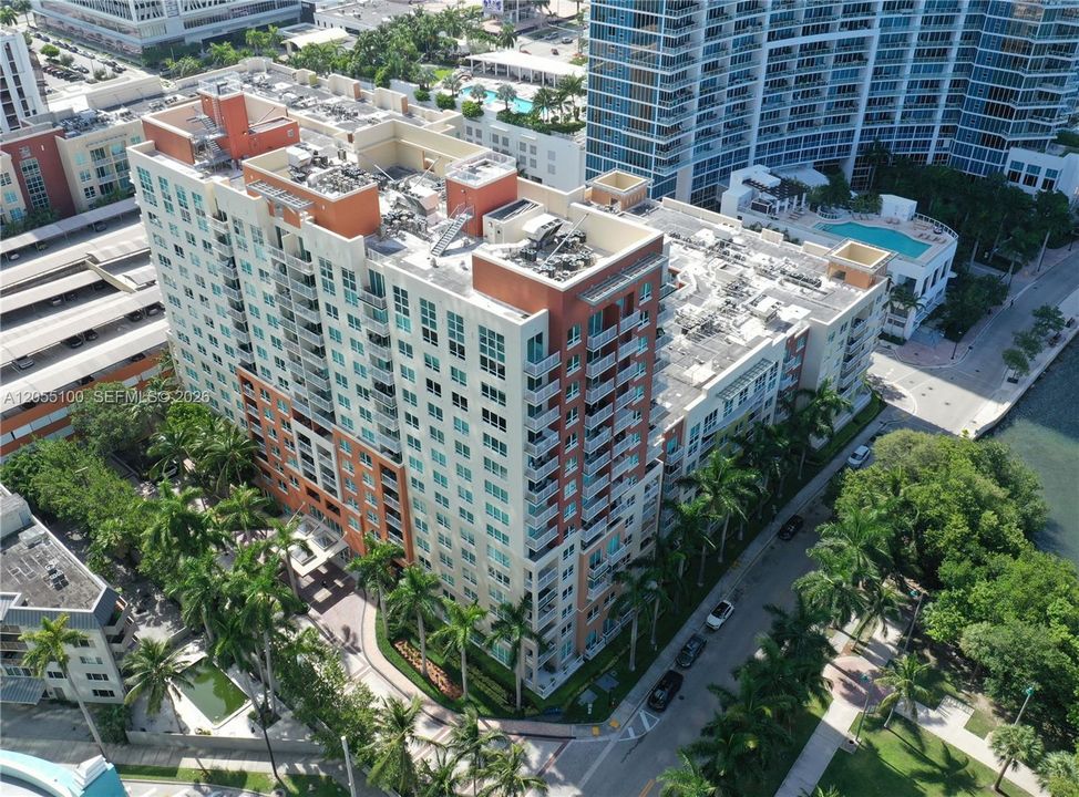 For Sale: $374,000 (1 beds, 1 baths, 721 Square Feet)