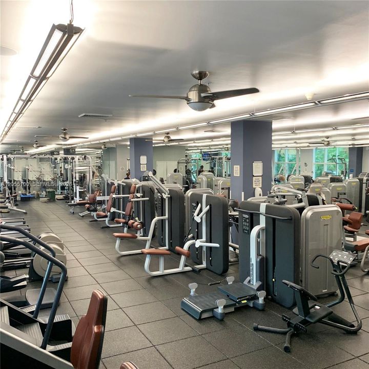 For Sale: $374,000 (1 beds, 1 baths, 721 Square Feet)