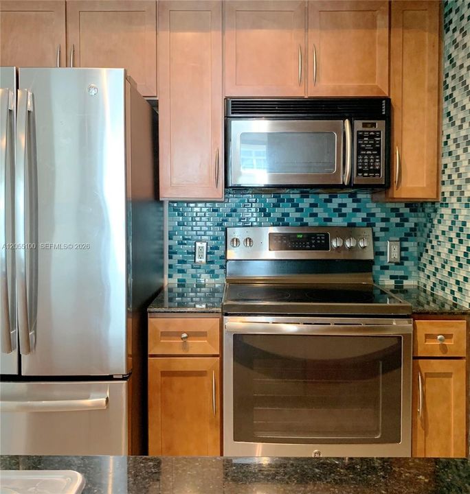 For Sale: $374,000 (1 beds, 1 baths, 721 Square Feet)