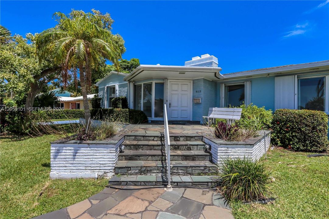 Active With Contract: $1,899,000 (5 beds, 3 baths, 3866 Square Feet)