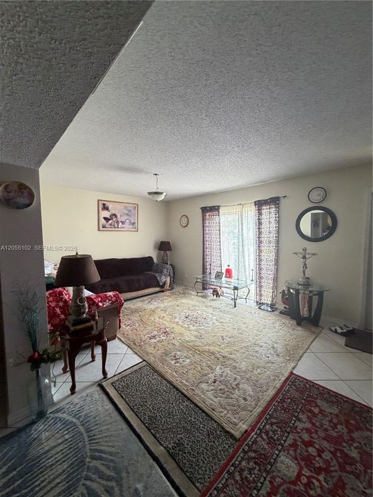 На продажу: $295,999 (3 спален, 2 ванн, 1738 Квадратных фут)