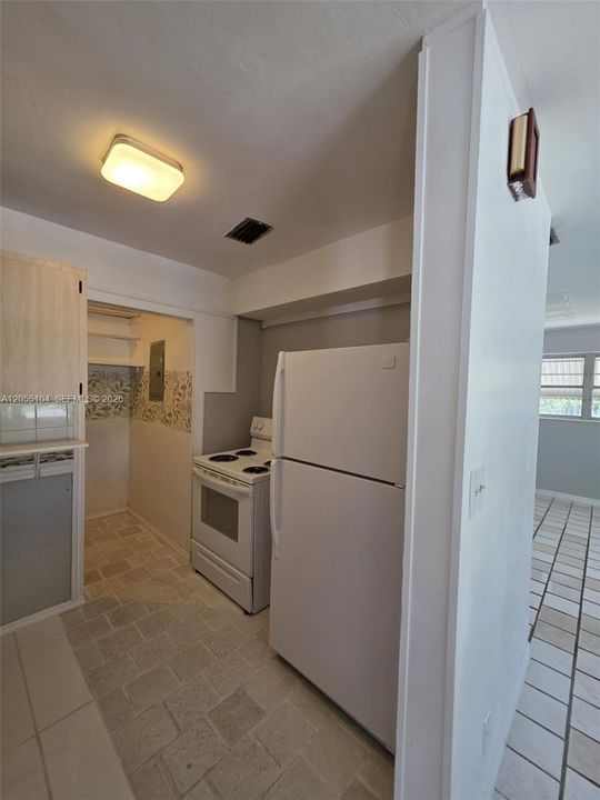 Activo con contrato: $2,450 (3 camas, 2 baños, 1254 Pies cuadrados)