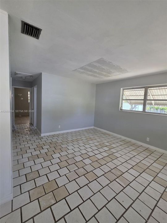 Activo con contrato: $2,450 (3 camas, 2 baños, 1254 Pies cuadrados)