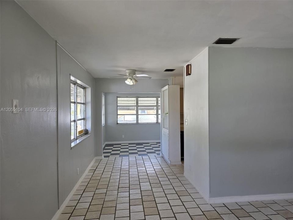 Activo con contrato: $2,450 (3 camas, 2 baños, 1254 Pies cuadrados)