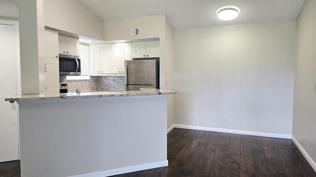 928_Kitchen w Dining Area2