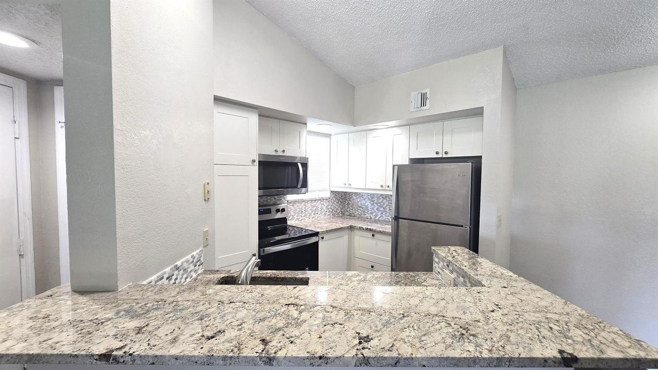 928_KItchen w Granite Counters3