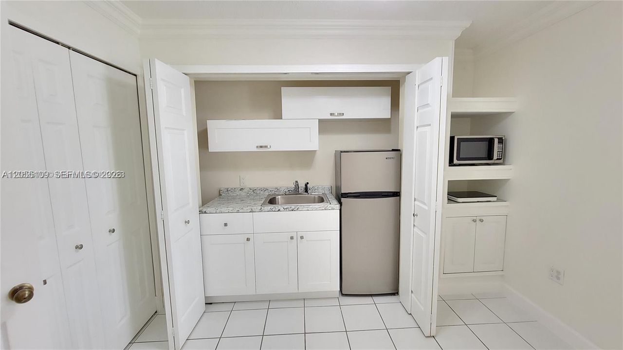 For Rent: $1,800 (2 beds, 1 baths, 1710 Square Feet)