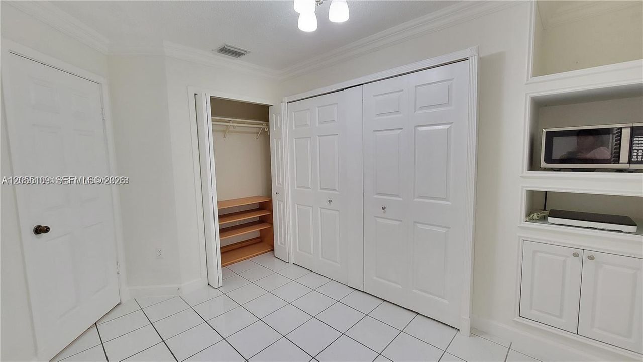 For Rent: $1,800 (2 beds, 1 baths, 1710 Square Feet)