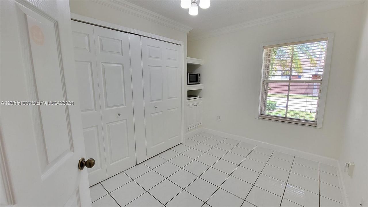 For Rent: $1,800 (2 beds, 1 baths, 1710 Square Feet)