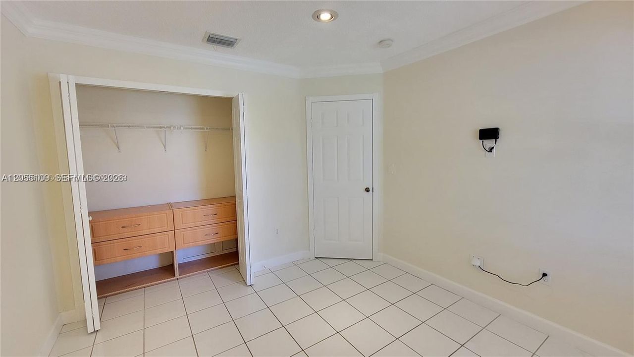 For Rent: $1,800 (2 beds, 1 baths, 1710 Square Feet)