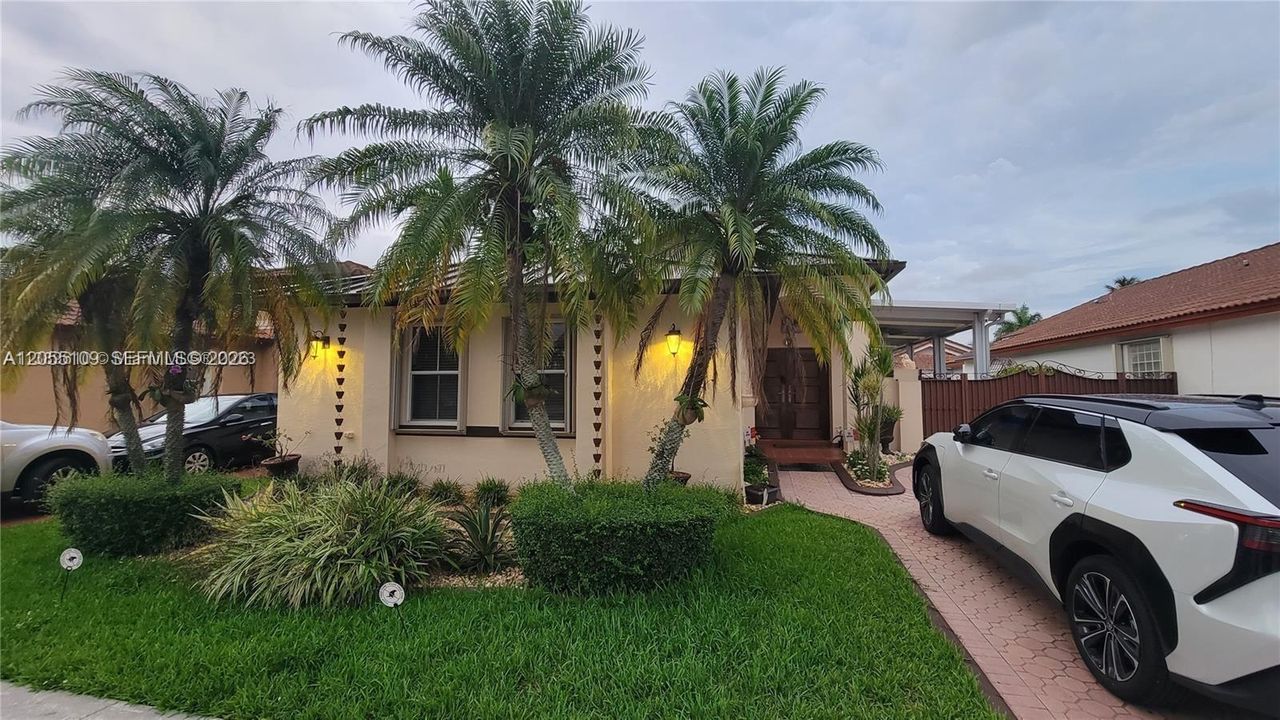 For Rent: $1,800 (2 beds, 1 baths, 1710 Square Feet)