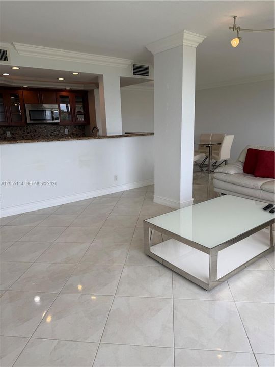 For Sale: $165,000 (2 beds, 2 baths, 1060 Square Feet)