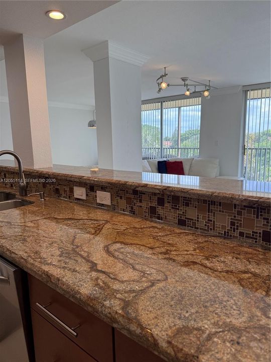 For Sale: $165,000 (2 beds, 2 baths, 1060 Square Feet)