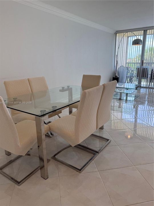 For Sale: $165,000 (2 beds, 2 baths, 1060 Square Feet)