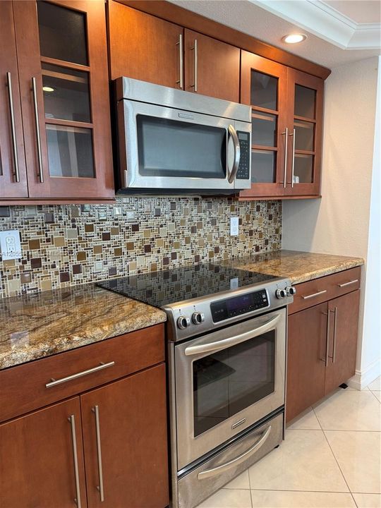 For Sale: $165,000 (2 beds, 2 baths, 1060 Square Feet)