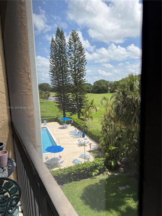 For Sale: $165,000 (2 beds, 2 baths, 1060 Square Feet)