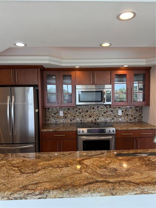 For Sale: $165,000 (2 beds, 2 baths, 1060 Square Feet)