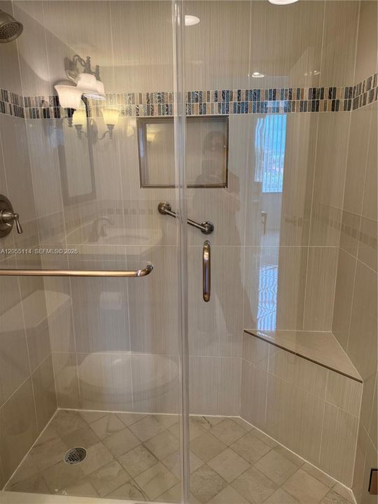 For Sale: $165,000 (2 beds, 2 baths, 1060 Square Feet)