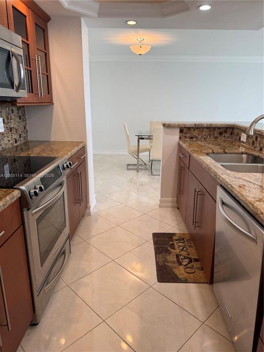 For Sale: $165,000 (2 beds, 2 baths, 1060 Square Feet)