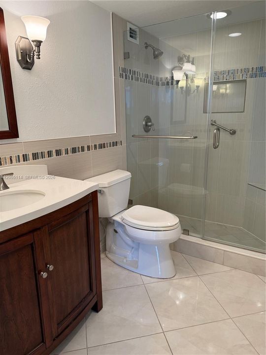 For Sale: $165,000 (2 beds, 2 baths, 1060 Square Feet)