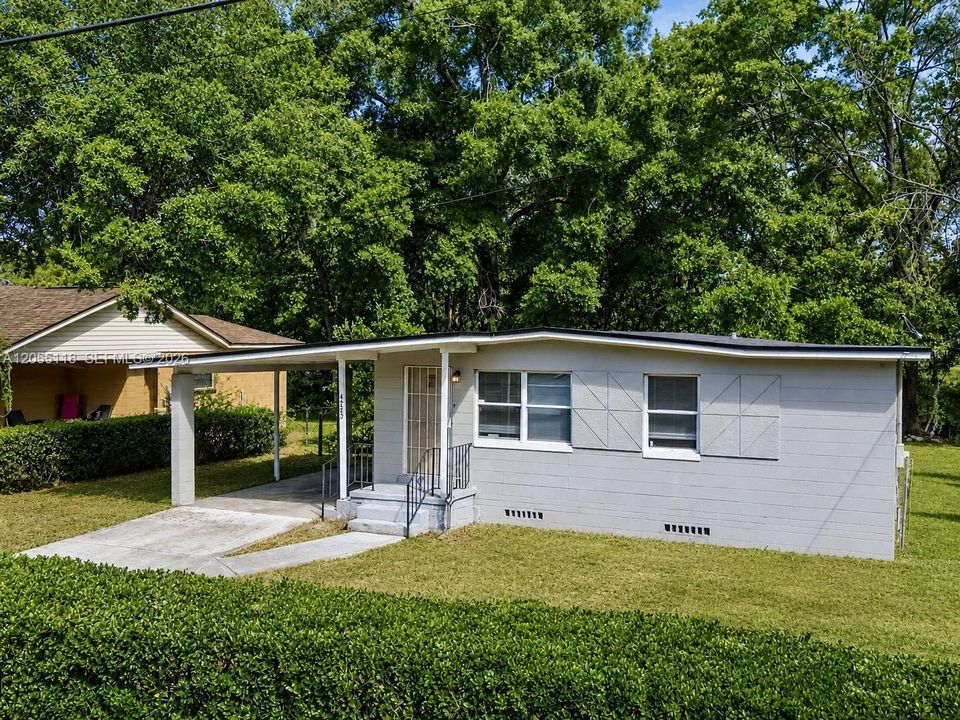 For Rent: $1,680 (3 beds, 1 baths, 1196 Square Feet)