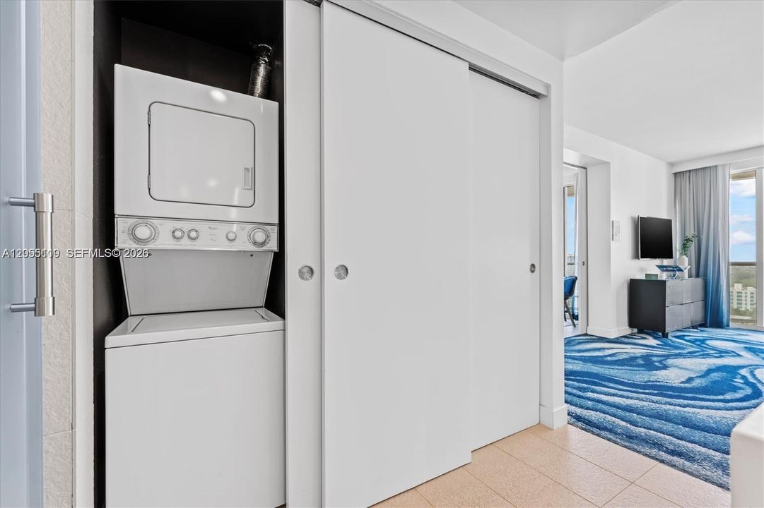 На продажу: $879,000 (2 спален, 2 ванн, 1214 Квадратных фут)