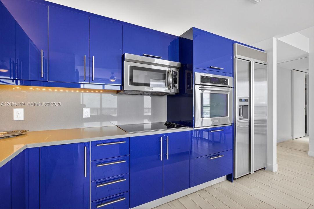 На продажу: $879,000 (2 спален, 2 ванн, 1214 Квадратных фут)