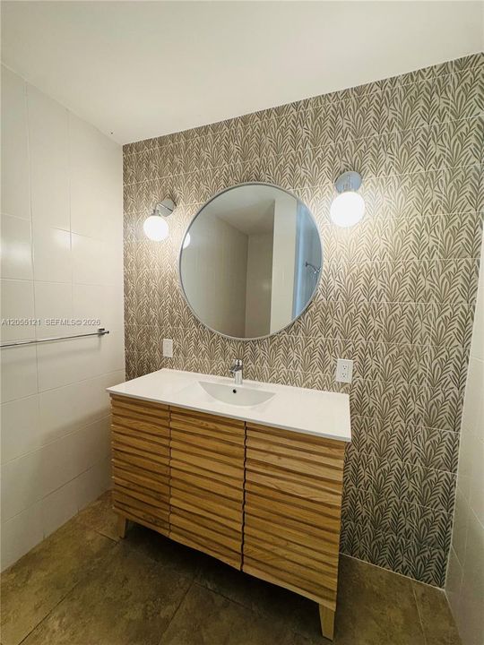 For Rent: $2,500 (2 beds, 1 baths, 700 Square Feet)