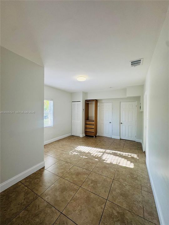 For Rent: $2,500 (2 beds, 1 baths, 700 Square Feet)