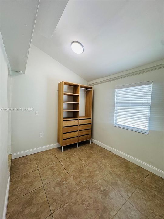 For Rent: $2,500 (2 beds, 1 baths, 700 Square Feet)