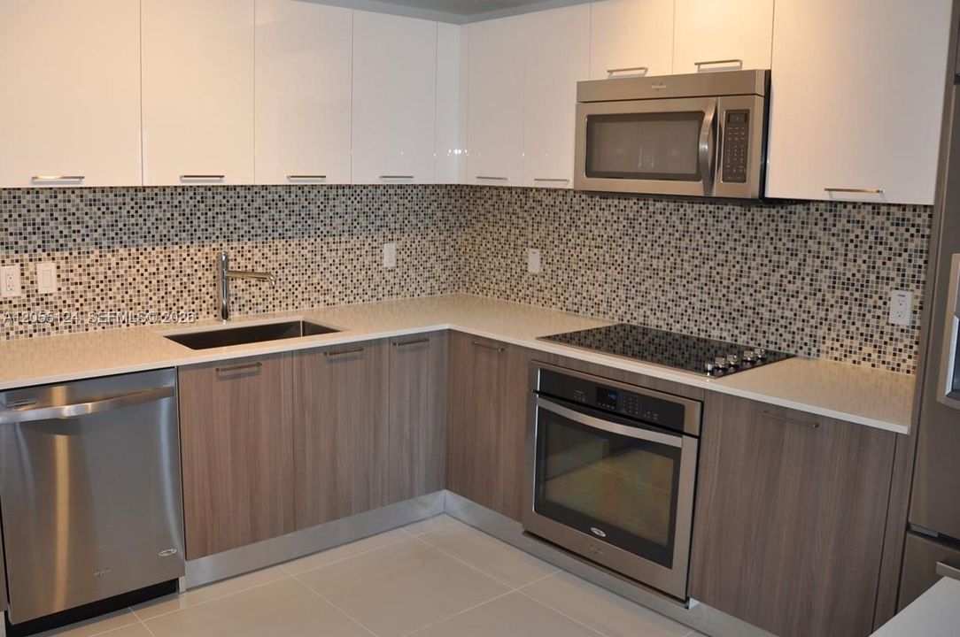 В аренду: $2,700 (1 спален, 1 ванн, 769 Квадратных фут)
