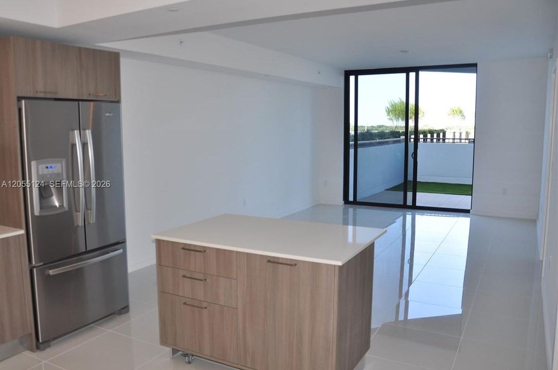 В аренду: $2,700 (1 спален, 1 ванн, 769 Квадратных фут)