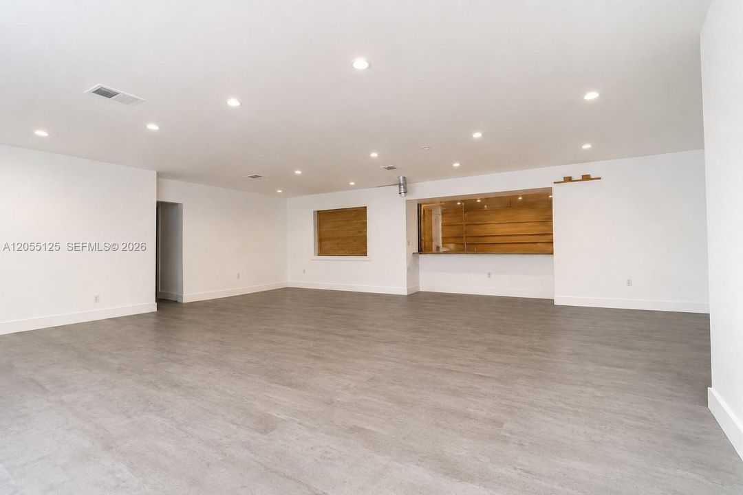 На продажу: $749,000 (4 спален, 2 ванн, 2102 Квадратных фут)