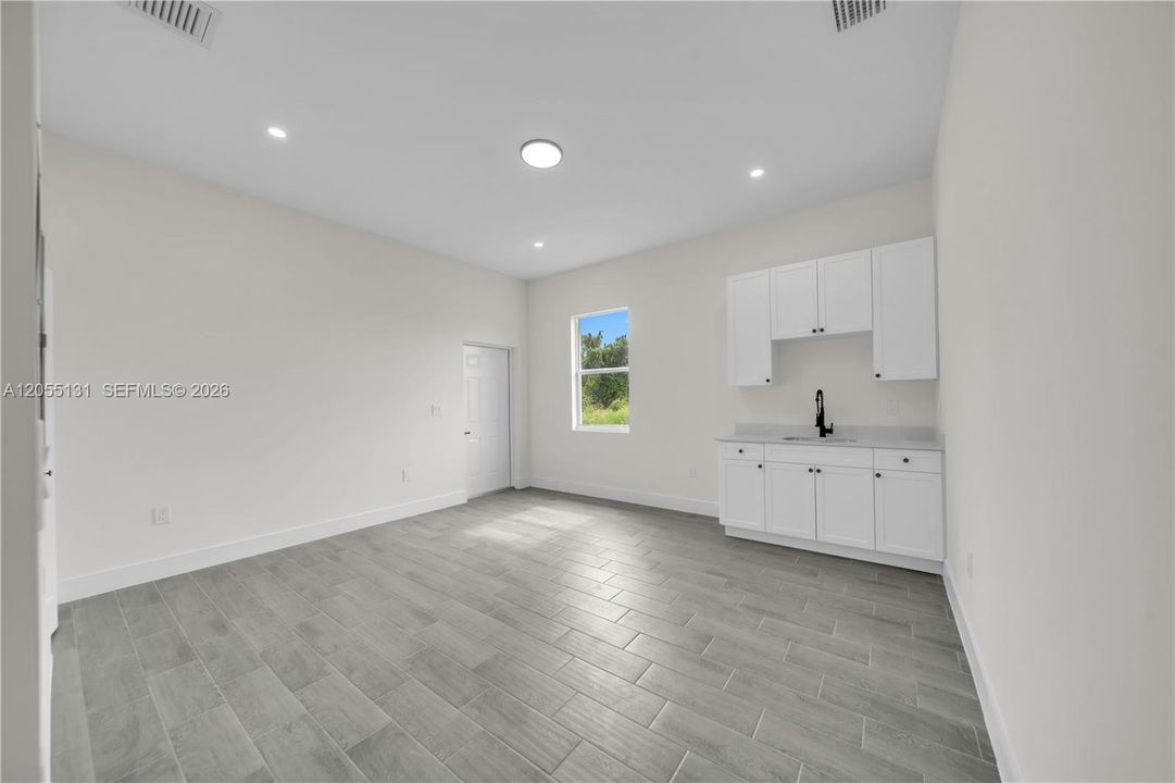 For Sale: $298,000 (4 beds, 3 baths, 1497 Square Feet)