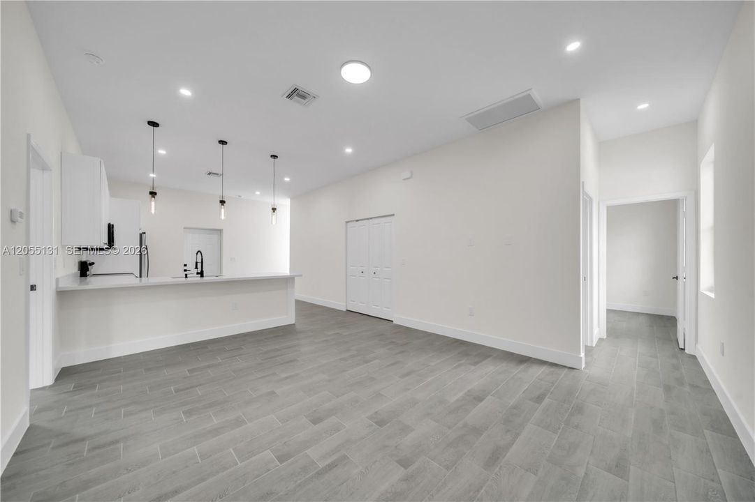 For Sale: $298,000 (4 beds, 3 baths, 1497 Square Feet)